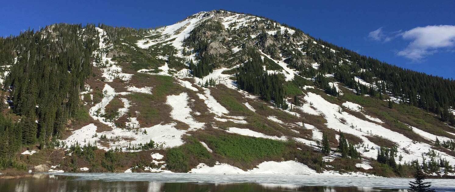 Staying hydrated is critical on the Tour Divide, and having the right Tour Divide Gear—from water bottles to filtration systems—makes all the difference.